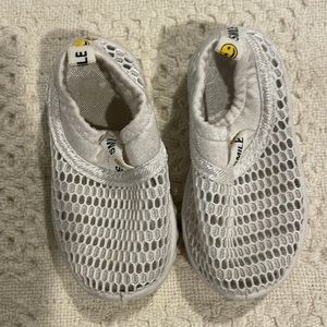 Smile Toddler Water Shoes Slip On Mesh Grey 19 US 3